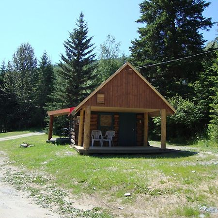 Helmcken Falls Lodge Cabin Rooms And Rv Park كليرووتر المظهر الخارجي الصورة