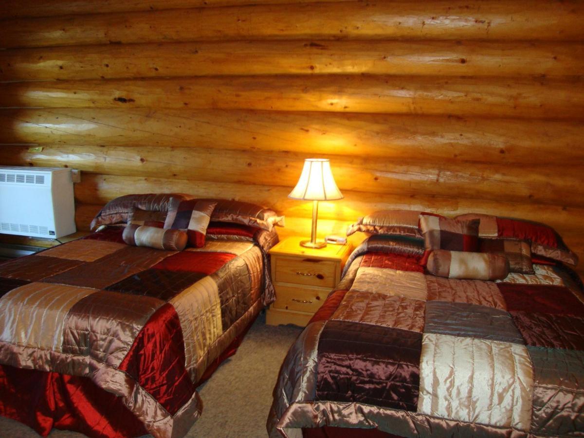 Helmcken Falls Lodge Cabin Rooms And Rv Park كليرووتر المظهر الخارجي الصورة
