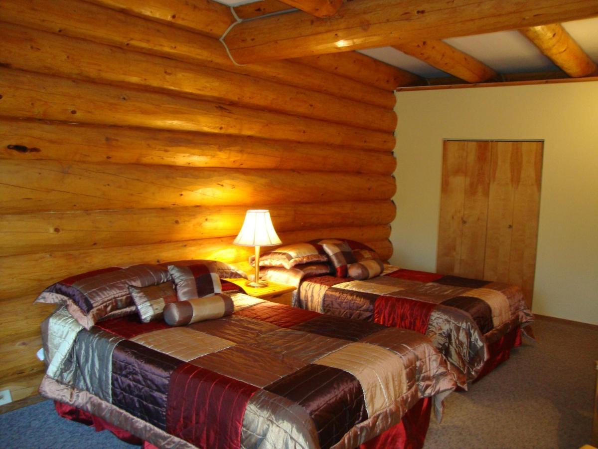 Helmcken Falls Lodge Cabin Rooms And Rv Park كليرووتر المظهر الخارجي الصورة