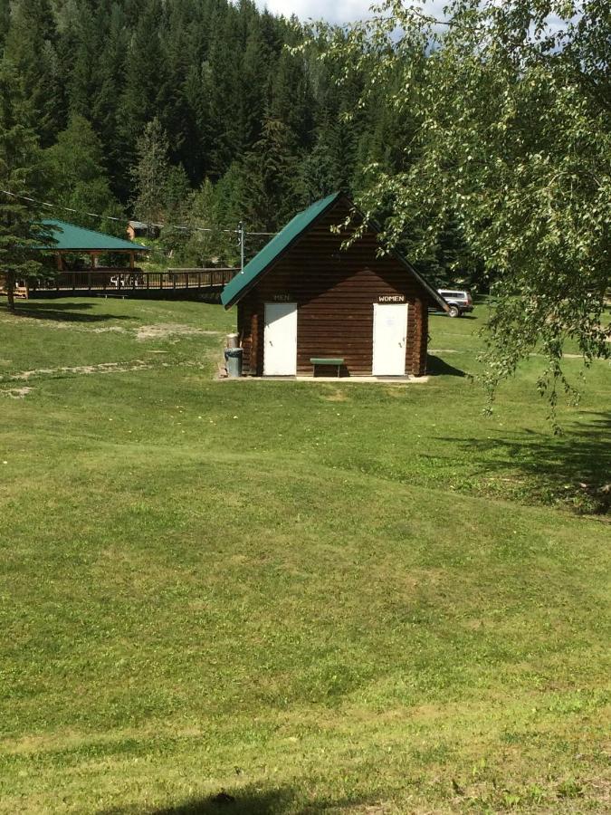 Helmcken Falls Lodge Cabin Rooms And Rv Park كليرووتر المظهر الخارجي الصورة