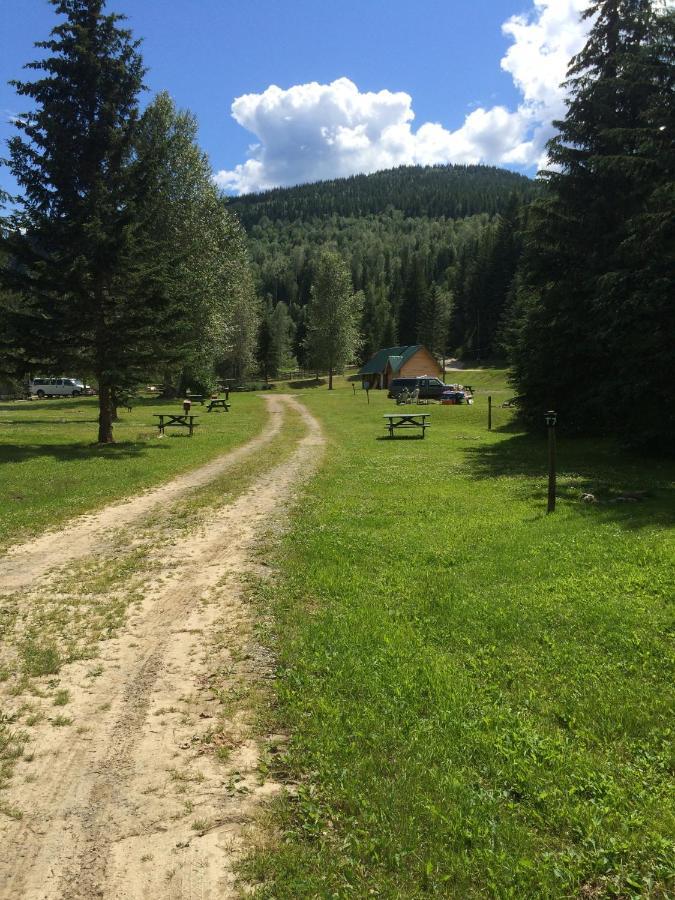 Helmcken Falls Lodge Cabin Rooms And Rv Park كليرووتر المظهر الخارجي الصورة