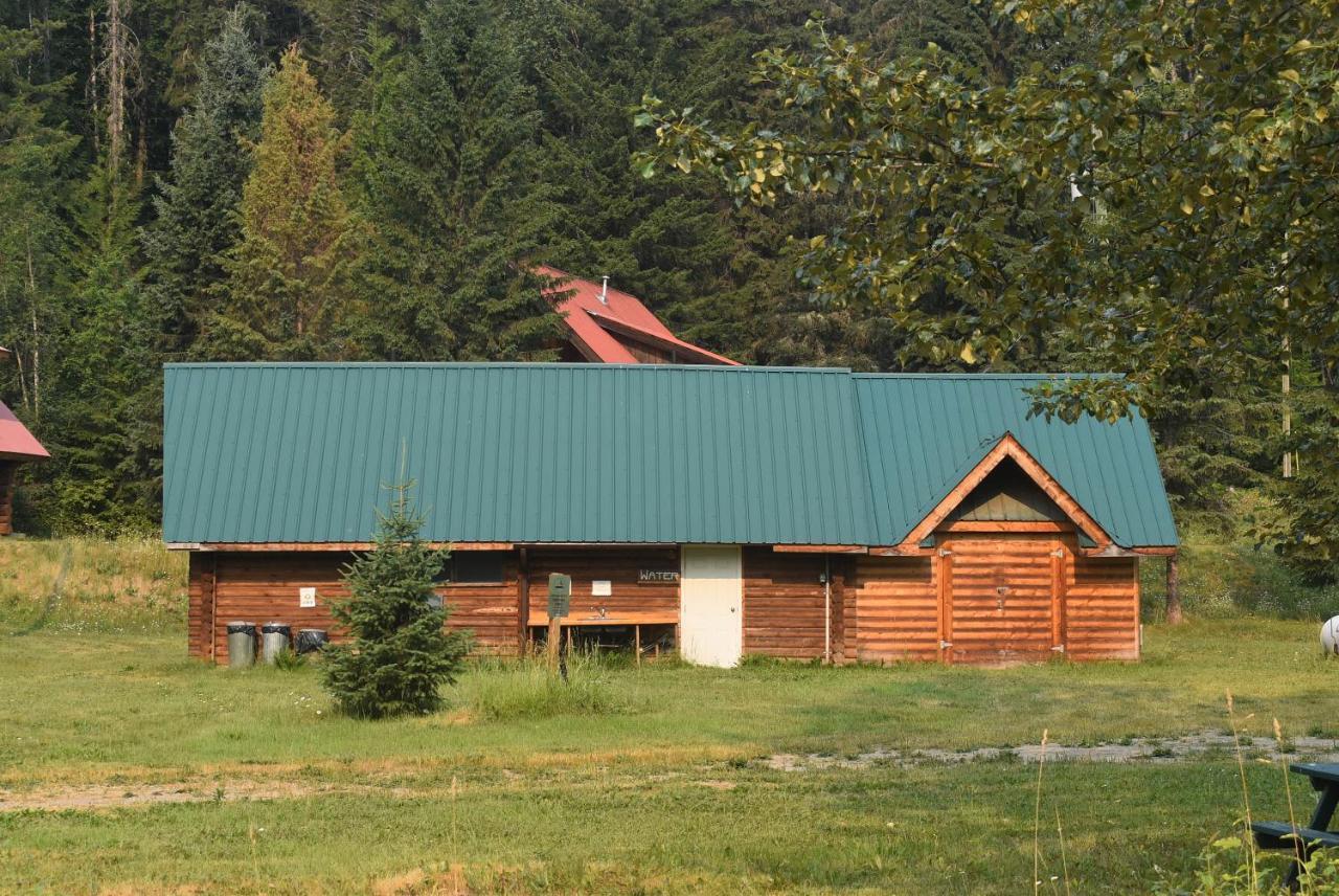 Helmcken Falls Lodge Cabin Rooms And Rv Park كليرووتر المظهر الخارجي الصورة