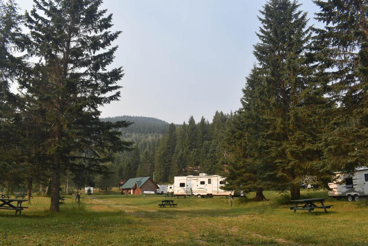 Helmcken Falls Lodge Cabin Rooms And Rv Park كليرووتر المظهر الخارجي الصورة