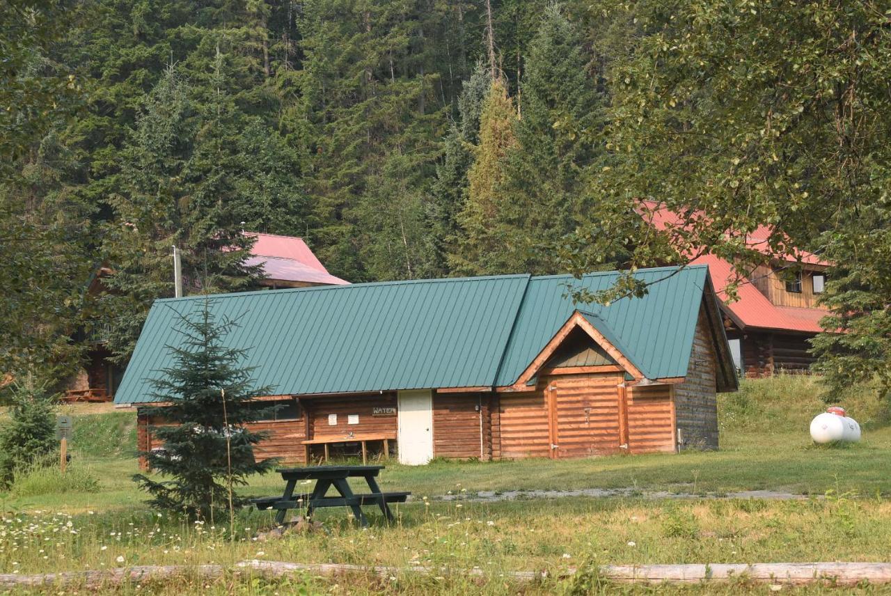 Helmcken Falls Lodge Cabin Rooms And Rv Park كليرووتر المظهر الخارجي الصورة
