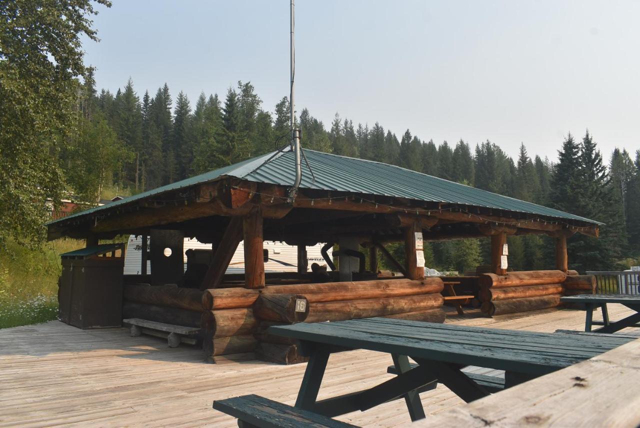 Helmcken Falls Lodge Cabin Rooms And Rv Park كليرووتر المظهر الخارجي الصورة