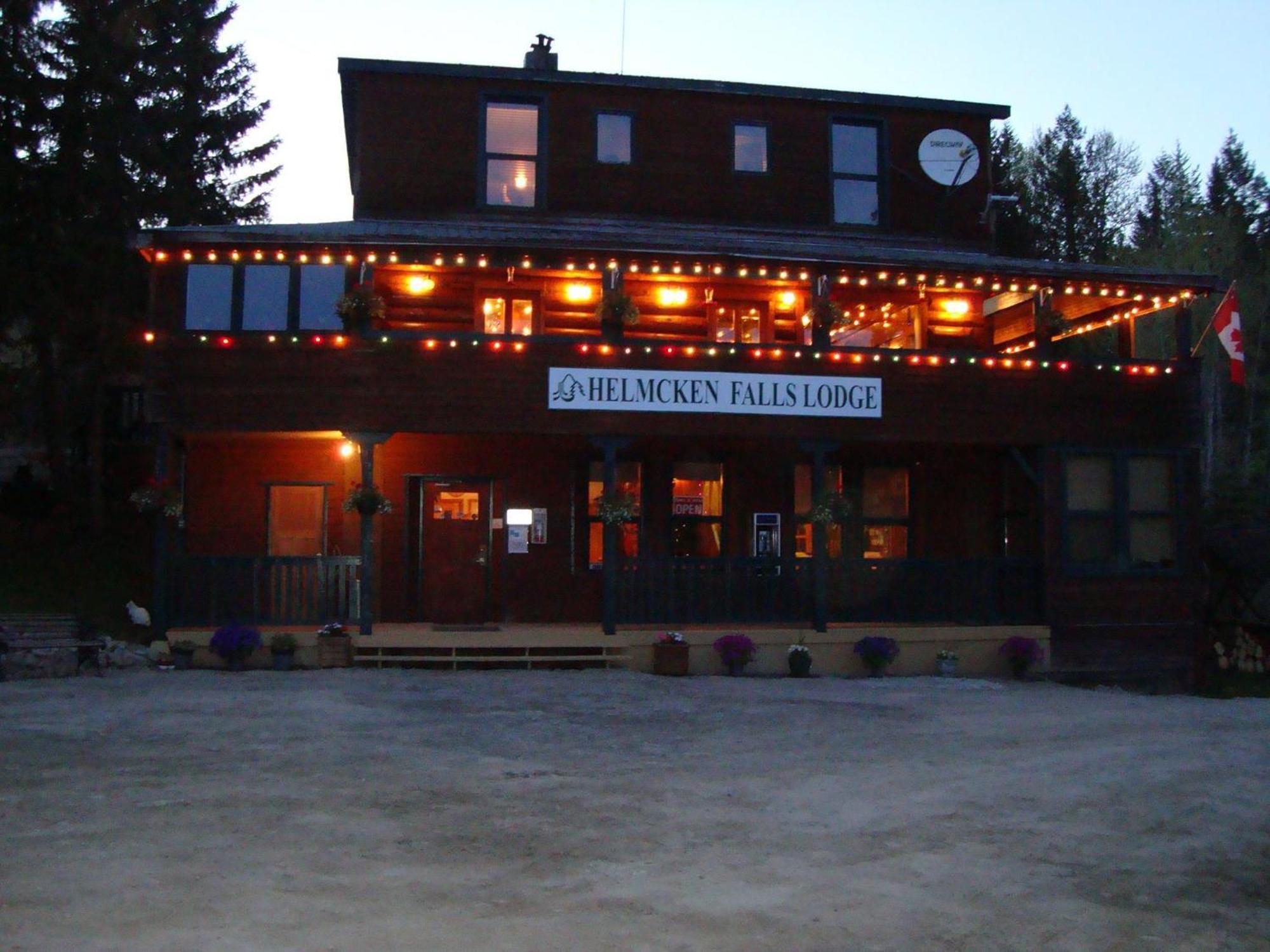 Helmcken Falls Lodge Cabin Rooms And Rv Park كليرووتر المظهر الخارجي الصورة