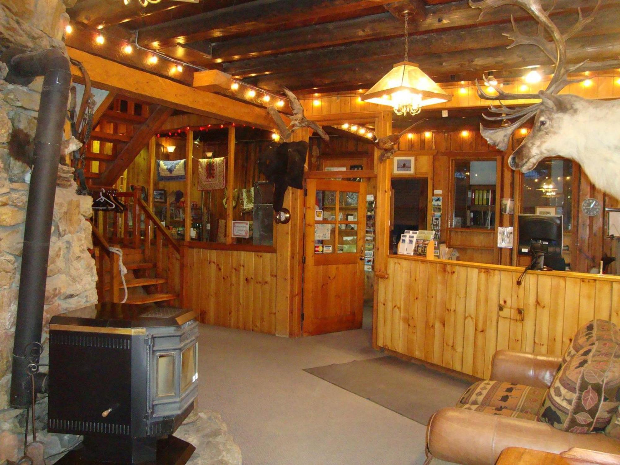 Helmcken Falls Lodge Cabin Rooms And Rv Park كليرووتر المظهر الخارجي الصورة