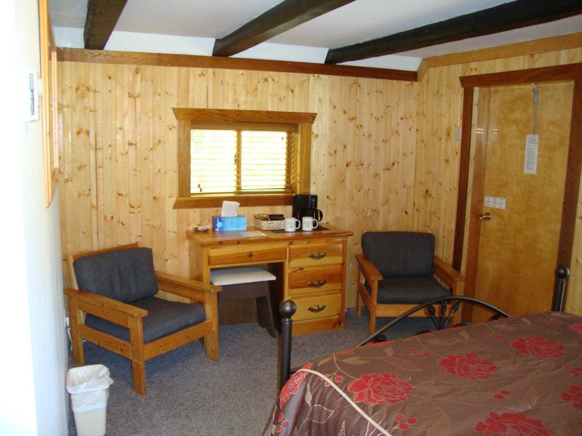 Helmcken Falls Lodge Cabin Rooms And Rv Park كليرووتر المظهر الخارجي الصورة