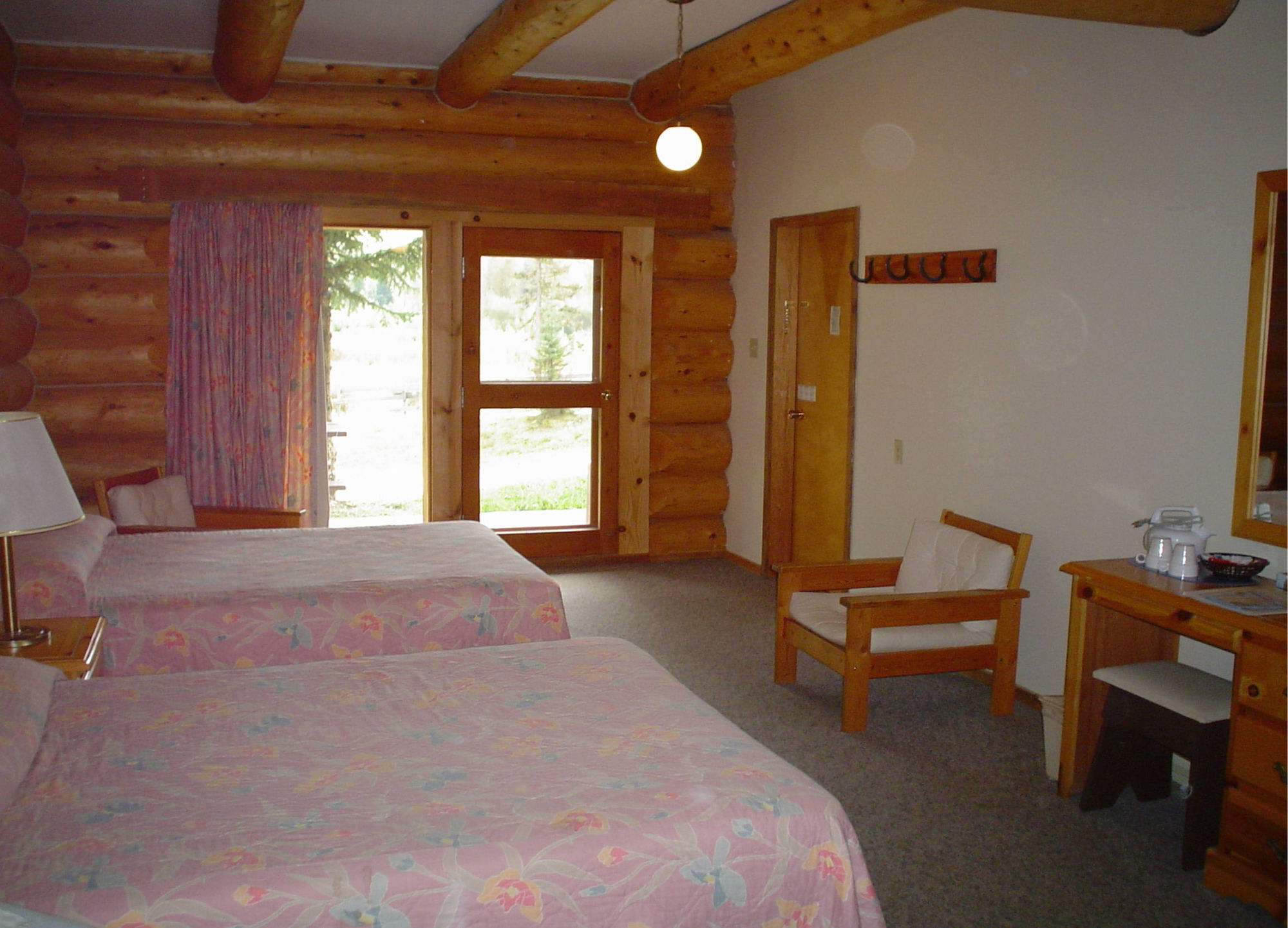 Helmcken Falls Lodge Cabin Rooms And Rv Park كليرووتر المظهر الخارجي الصورة