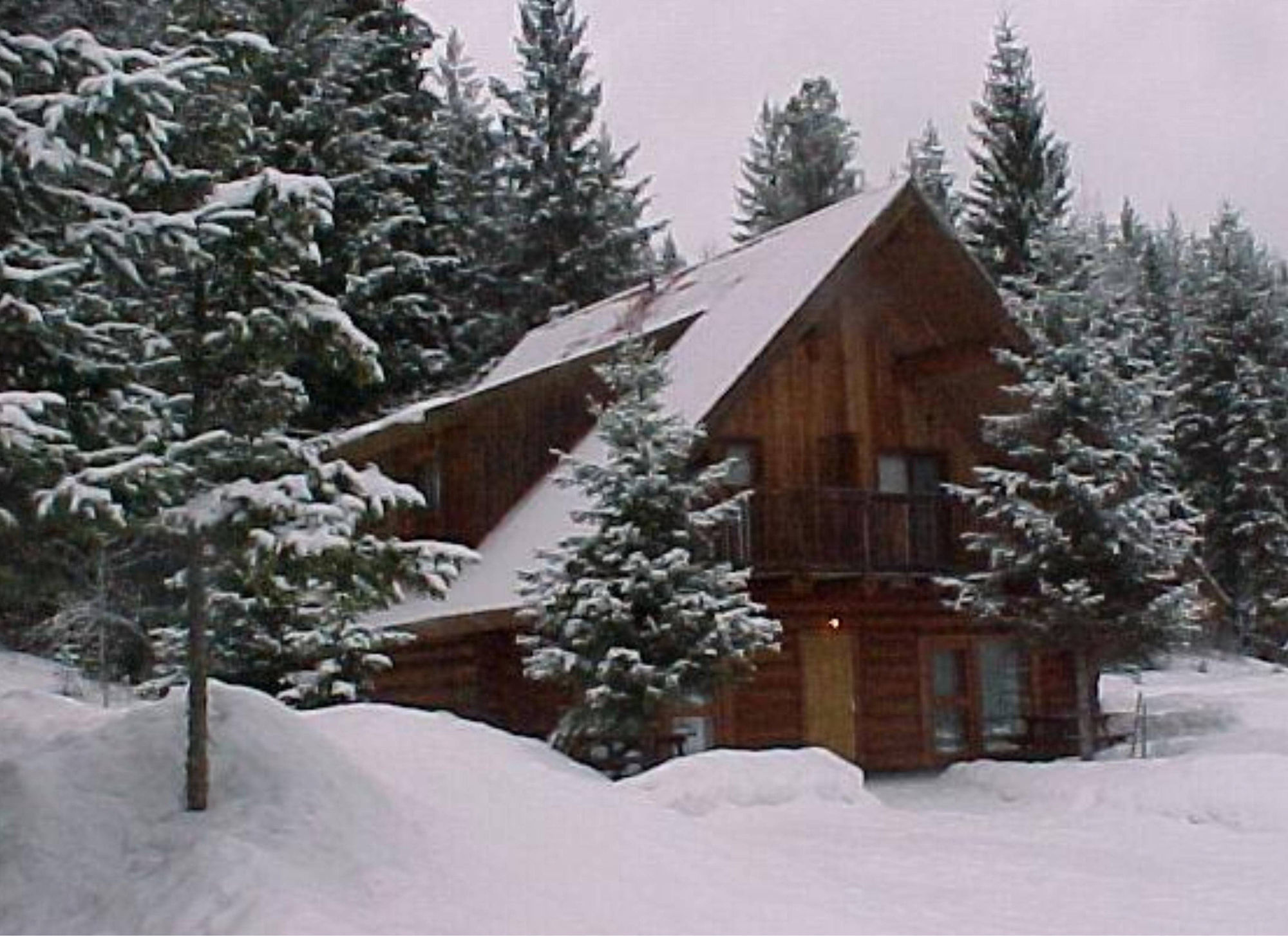 Helmcken Falls Lodge Cabin Rooms And Rv Park كليرووتر المظهر الخارجي الصورة