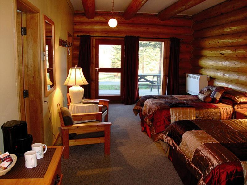 Helmcken Falls Lodge Cabin Rooms And Rv Park كليرووتر المظهر الخارجي الصورة